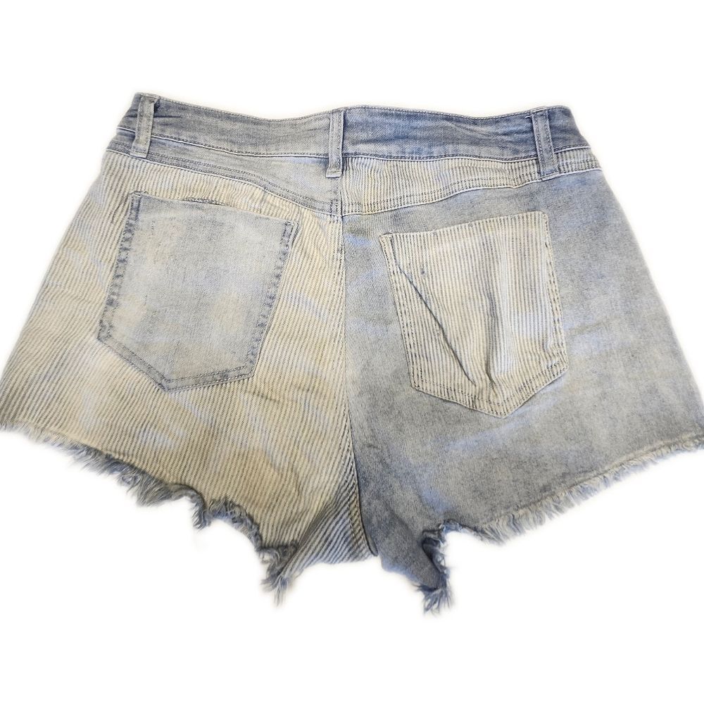 5/$55 Rewash Vintage Reunion Distressed Light Blue Wash. Patchwork Shorts, 13/31 - Picture 2 of 8